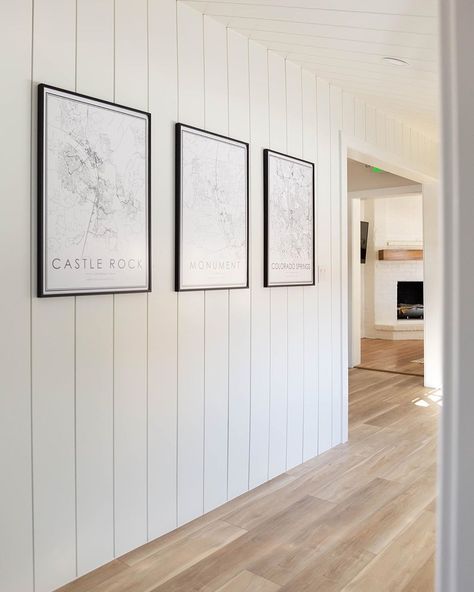 Shiplap Living Room Vertical, Living Room Vertical Shiplap, Contemporary Shiplap Wall, Shiplapped Living Room, Entryway With Shiplap Wall, Vertical Versus Horizontal Shiplap, Modern Shiplap Wall Living Room, Shiplap Wall Vertical Living Rooms, White Wall House Interiors