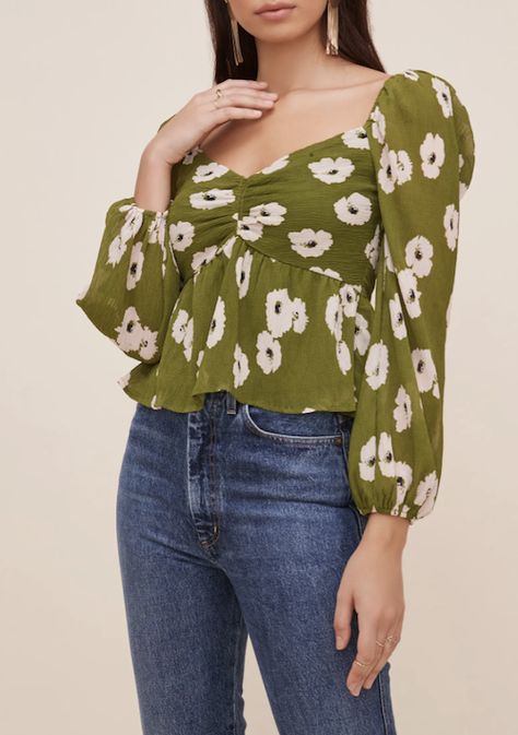 This Best-Selling Sweetheart Neck Top Is *So* Flattering & It’s On Sale Now - SHEfinds Buxom Lip Gloss, Sweetheart Neck Top, Easy Fashion, Flattering Tops, Urban Decay Makeup, Babydoll Top, Knit Midi, Knit Midi Dress, Sweetheart Neck