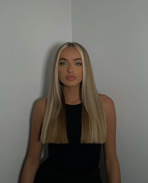 Blonde Balayage Middle Part, Blonde Hair Money Piece Curtain Bangs, Money Piece Blonde Hair, Blonde Extensions With Money Piece, Money Piece Hair Blonde, Mid Length Hair Straight, Honey Blonde 90s Hair, Blonde Hair Extensions Aesthetic, Pixie Haircut Fine Hair