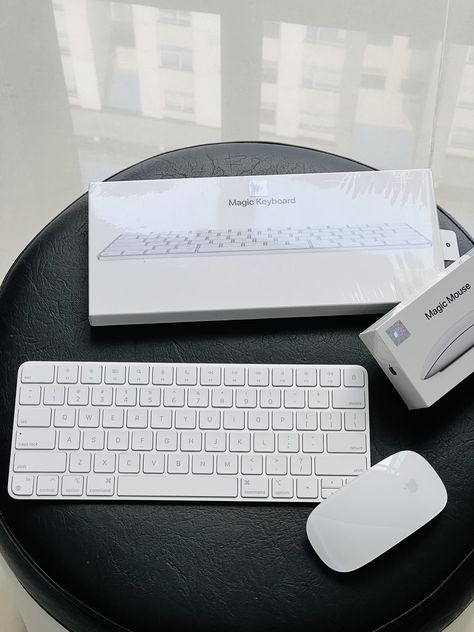 Apple Wishlist, Apple Gadgets Iphone, Electronic Organizer, Apple Gadgets, Apple Magic Keyboard, Magic Keyboard, Apple White, Electronic Organization, Iphone Organization