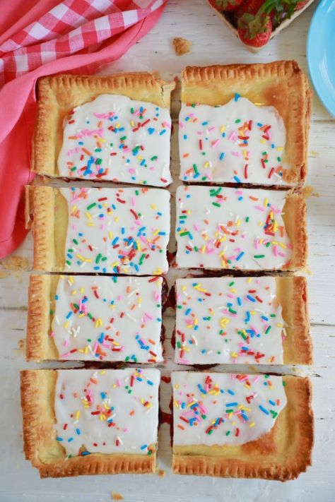 Simple Icing, Toaster Oven Recipes, Poptart Recipe, Breakfast Tart, Bigger Bolder Baking, Strawberry Jam Recipe, Pop Tart, Homemade Pie Crusts, Cooking Games