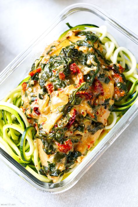 Creamy Spinach Chicken Meal Prep Recipe with Zucchini Noodles – Chicken Meal Prep Recipe — Eatwell101 Meal Prep Zoodles, Tuscan Chicken Meal Prep, Zucchini Noodle Meal Prep, Zoodle Meal Prep, Spinach Lunch Ideas, Meal Prep Zucchini, Meal Prep Spinach, Meals With Zucchini, Recipe With Zucchini