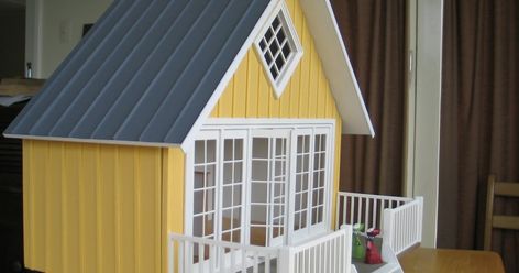 Cardboard Roof Shingles, Dollhouse Metal Roof Diy, Diy Dollhouse Roof, Diy Metal Roof, Flat Metal Roof, Dollhouse Roof, How To Make Metal, Cardboard Dollhouse, Miniature Building