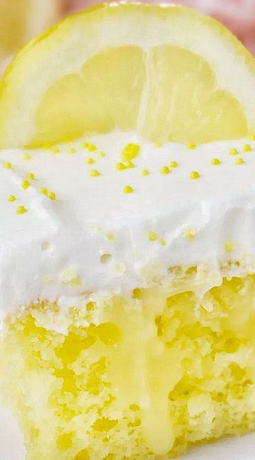 Lemon Poke Cake, Lemon Icebox Cake, Poke Cake Lemon, Box Lemon Cake, Moist Lemon Cake, Icebox Cake Recipes, Sweet Condensed Milk, Lemon Layer Cakes, Diy Easy Recipes