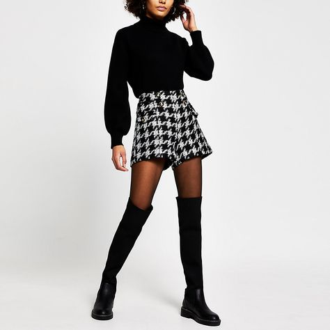 Dogtooth Skirt Outfit, Boucle Shorts Outfit, Winter Shorts Outfits, Button Shorts, Teaching Outfits, Mini Dress Outfits, Winter Skirt Outfit, Winter Dress Outfits, Witchy Fashion