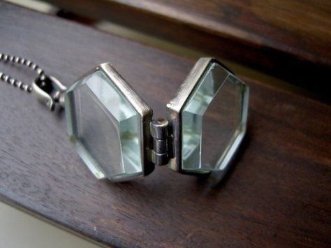 Cheap Diamond Rings, Glass Locket, Antique Style, Cute Jewelry, Locket, Jewelry Art, Jewelry Inspiration, Sterling Silver Jewelry, Beautiful Jewelry