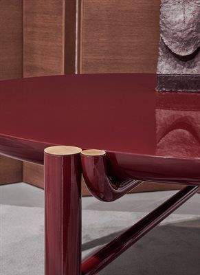 ZENO dining table | Meridiani Burgundy Furniture, Cherry Lacquer, Lacquer Furniture, Simple Table, Dining Table Design, Furniture Details, Metal Structure, Retro Aesthetic, Interior Furniture