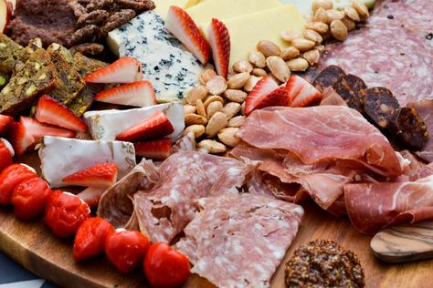 We asked chefs from around the country to offer their expert advice on how to build the perfect charcuterie board for your bourbon entertaining needs. Bourbon Pairings Food, Bourbon Pairings, Pork Terrine, Bourbon Party, Perfect Charcuterie Board, Chicken Liver Mousse, Chewy Bread, Charcuterie Spread, Bourbon Tasting