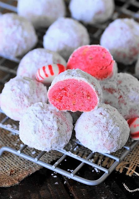 How to Make Peppermint Snowball Cookies Image Snowball Christmas Cookies, Peppermint Recipes, Snowball Cookie Recipe, Mom On Timeout, Delicious Christmas Cookies, Easy Christmas Cookie Recipes, Snowball Cookies, Peppermint Cookies, Tea Cookies