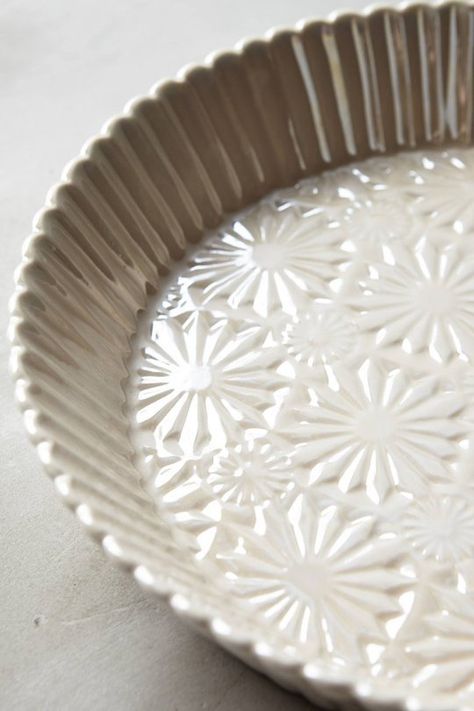 5 Pie Dishes That Stand Out in a Crowd — Faith's Daily Find 11.20.15 Best Pie, Gadgets Kitchen Cooking, Baking Essentials, Pottery Classes, Baking Set, Ceramics Ideas Pottery, Pie Plate, Clay Pottery, Kitchen Items