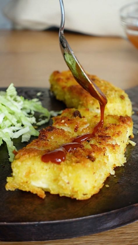 fitgreenmind on Instagram: ZUCCHINI KATSU 😍 Listen to that ✨crrrunch✨! This recipe is inspired by the Japanese cuisine…Katsu is usually a crispy fried pieces of meat… Katsu Recipes, Vegan Worcestershire Sauce, Veggie Dinner, Vegan Inspiration, Just Eat It, Zucchini Recipes, Veggie Dishes, Vegan Dinners, Vegetable Dishes