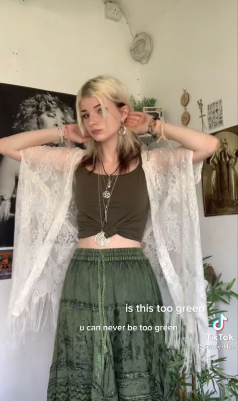 Fairy Vibes Outfit, Fairy Grunge Outfit, Fairy Core Outfits, Fairycore Fashion, Hippie Style Clothing, Mode Hippie, Earthy Outfits, Fairy Clothes, Hippie Outfits