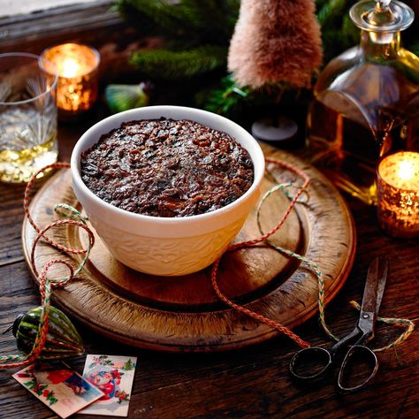 Best Christmas Pudding Recipe, Xmas Pudding, Christmas Pudding Recipes, Apple Brandy, Soft Sugar, Orange Christmas, Chocolate Bread, Dried Apples, Christmas Pudding