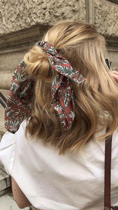 Sanggul Modern, Ways To Wear A Scarf, Peinados Fáciles Para Cabello Corto, Penteado Cabelo Curto, Bandana Hairstyles, How To Wear Scarves, Grunge Hair, Scarf Hairstyles, Hair Looks