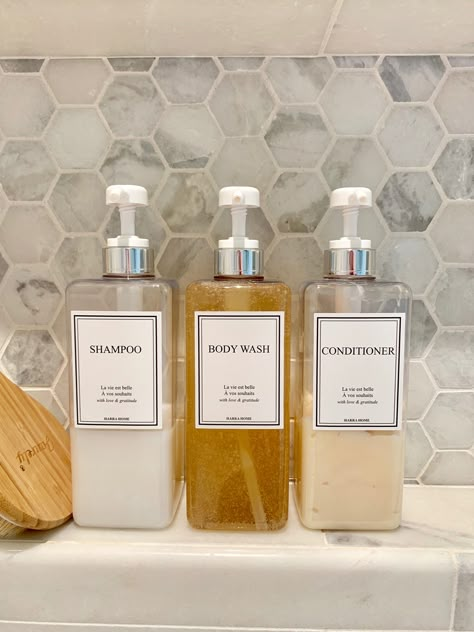 Matching Shampoo And Conditioner Bottles, Fancy Shampoo Bottles, Matching Shower Bottles, Bathroom Decanter Ideas, Shampoo Container Ideas, Glass Shampoo Bottles, Shower Bottle Organization Ideas, Bathroom Shampoo Storage Ideas, Shampoo Holder In Shower Ideas