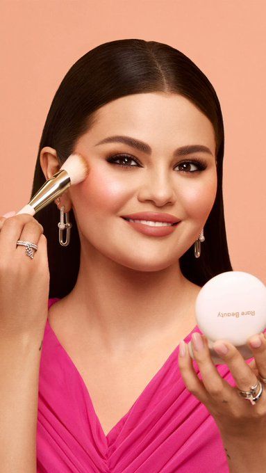 Selena Gomez Photoshooting Rare Beauty, Beauty Marketing, Rare Beauty, Marketing Plan, Selena Gomez, Makeup Cosmetics, Sephora, Body Care, Marketing