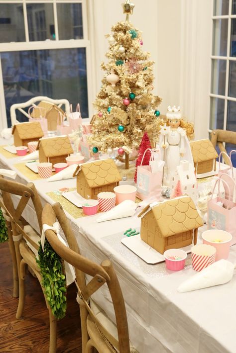 Gingerbread Party Decorations, Gingerbread House Decorating Party, Christmas Party Games For Adults, Christmas Party Ideas For Teens, Gingerbread House Decorating, Christmas Tea Party, Gingerbread House Parties, Gingerbread Party, Gratis Printables