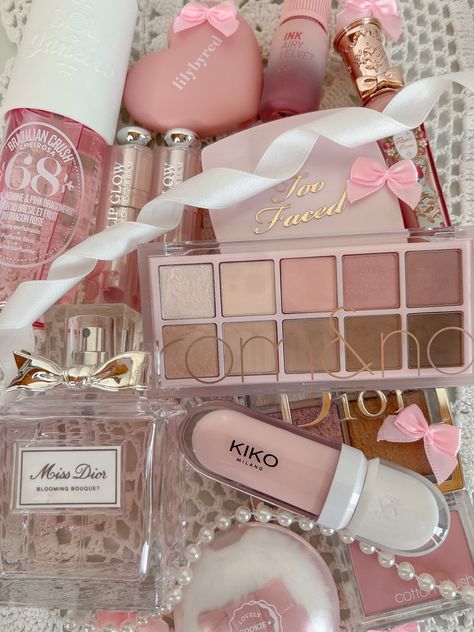 Koleksi Makeup, Miss Dior Blooming Bouquet, Makeup Bag Essentials, Pink Lifestyle, Fancy Makeup, Dior Makeup, Pretty Skin Care, Pink Girly Things, Pink Makeup