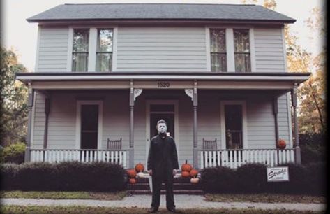 Halloween Movie 1978, Michael Myers House, Myers House, Halloween 78, Halloween Spirit Store, Best Halloween Movies, Halloween Film, The Boogeyman, Halloween Movie