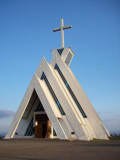 Modern Church Design, Modern Chapel, Church Design Architecture, Church Building Design, Modern Church, Sacred Architecture, Architecture Model House, Religious Architecture, Amazing Buildings