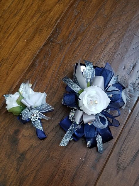 Navy Blue And Silver Corsage And Boutonniere, Navy And Silver Corsage, Corsage For Navy Blue Dress, Prom Flowers Corsage Blue, Navy Blue And Silver Corsage, Hoco Corsage And Boutonniere, Navy Blue Corsage And Boutonniere, Blue And Silver Corsage, Blue Corsage And Boutonniere