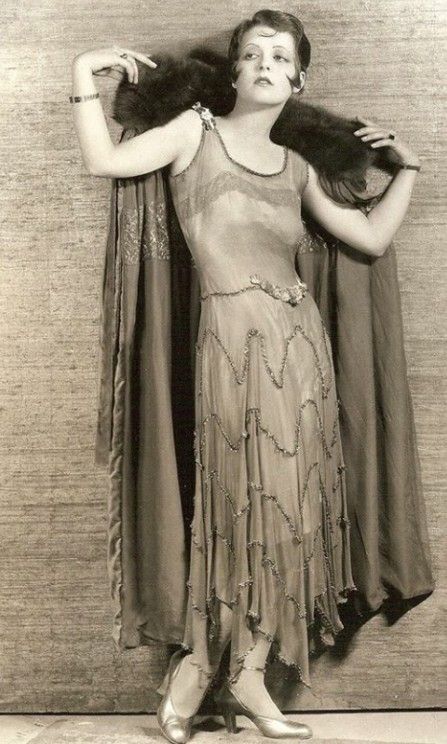 Clara Bow 1920s Women, Clara Bow, Bow Fashion, 1920 Fashion, Louise Brooks, Josephine Baker, 20s Fashion, Roaring Twenties, Silent Film