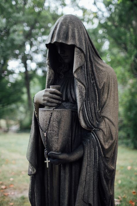 Lady Bathory, Cemetary Statue, Grave Statues, Cemetery Angels, Cemetery Monuments, Cemetery Statues, Statue Tattoo, Cemetery Headstones, Cemetery Art