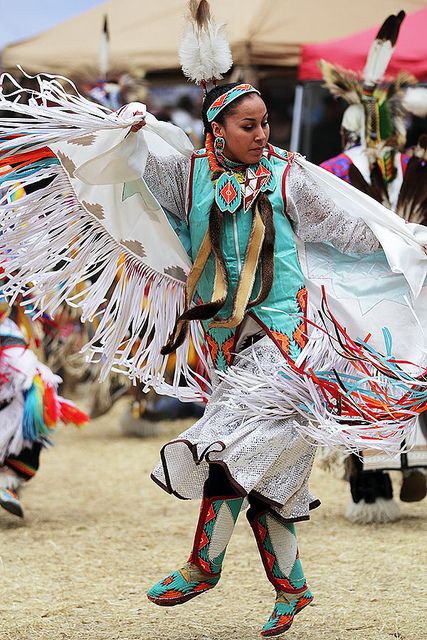 2011 Powwow at Stanford Univ by peace-on-earth.org, via Flickr Powwow Dancers, Fancy Shawl Regalia, Fancy Shawl, Native American Dance, Powwow Regalia, Native American Regalia, Native American Clothing, Native American Photos, Native American Peoples