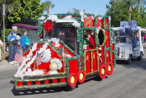 Decorate Golf Cart For Christmas, Golf Cart Decorations, Christmas Golf, Christmas Parade, Christmas Decorations Diy Outdoor, Christmas Photoshoot, Golf Carts, Grinch, Family Christmas