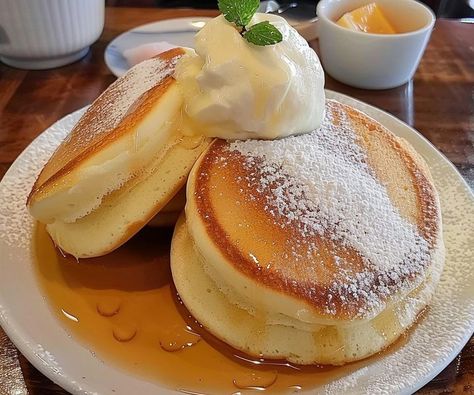 Japanese Fluffy Pancakes, Japanese Pancake Recipe, Nigella Lawson Recipes, Coconut Bites, Japanese Pancake, Souffle Pancakes, Chocolate Pecan, Fluffy Pancakes, Morning Food