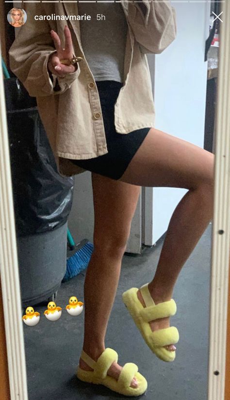 Flufy Sandals, Ugg Oh Fluffita Outfit, Oh Fluffita Outfit, Ugg Fluffita Slippers Outfit, Fluffy Sandals Outfit, Fluffy Slippers Outfit, Ugg Sandals Outfit, Yellow Lounge, Cozy Ugg