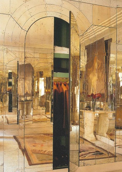 Mirrored wall Architecture Antique, Mirror Room, Mirrored Wall, Wall Finishes, Mirror Interior, A Mirror, Antique Mirror, Mirror Door, Decoration Table