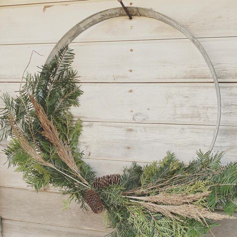 Wine Barrel Rings Christmas, Whiskey Barrel Ring Wreath, Barrel Hoop Projects, Whiskey Barrel Rings Ideas, Barrel Rings Repurposed, Barrel Ring Wreath, Barrel Ring Art, Keys Crafts, Foraged Wreath