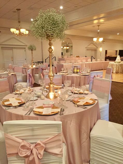 Rose Gold Wedding Reception, Cream Wedding Theme, Wedding Rose Gold Theme, Quince Decor, Rose Gold Wedding Decor, Gold Wedding Reception, Wedding Reception Hall, Quinceanera Pink, Pink Sweet 16