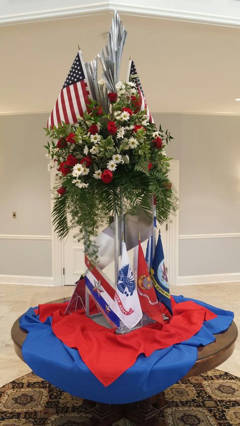 Church arrangement saluting Veterans Day Ideas For Veterans Day, Church Tables, Patriotic Table Decorations, Retirement Ceremony, Veterans Day Celebration, Cross Fire, Veterans Day Activities, Church Altar Decorations, Floral Design Classes