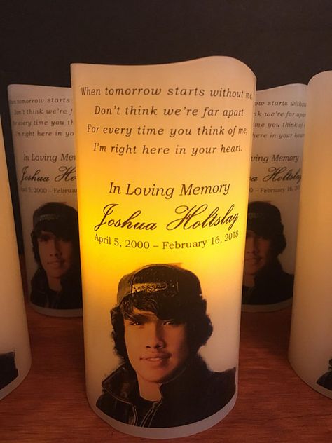 Remembering Loved Ones Passed Gifts, Memorial Ideas For Loved Ones, Candle Light Memorial, Remembrance Ideas, Personalized Memorial Candles, Memorial Candles, Remembrance Candle, Memory Gifts, Memorial Favors