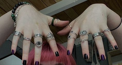 rings nails grunge karljacobs Aesthetic Assecories Grunge, Grunge Accessories Rings, Punk Rings Aesthetic, Lots Of Rings Aesthetic Silver, Layered Rings Silver Grunge, Soft Grunge Nails Aesthetic, Emo Rings Aesthetic, Rings Goth Aesthetic, Alt Rings Aesthetic