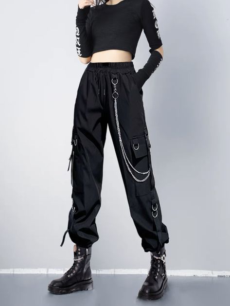 Lazy Streetwear Outfits, Tomboy Outfit, Chain Pants, Techno Outfit, Cute Outfits With Shorts, 일본 패션, Pant For Women, Preformance Outfits, Cargo Pants Outfit