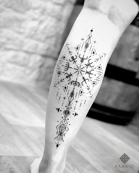 Viking Compass Tattoo, Traditional Viking Tattoos, Norse Mythology Tattoo, Scandinavian Tattoo, Viking Tattoo Sleeve, Viking Tattoo Symbol, Graphic Composition, Rune Tattoo, Neck Tattoos Women