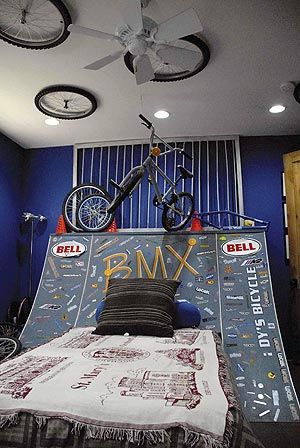 Awesome Bmx Bedroom Ideas, Bmx Room Ideas Bedrooms, Bmx Bedroom, Loft Beds For Teens, Bicycle Room, Skateboard Room, Teenager Bedroom Boy, Bike Room, Bedroom Upgrade