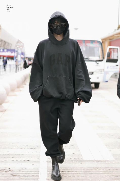 Daniel Zhou Keyu Yeezy Gap Balenciaga Hoodie, Gap Balenciaga Hoodie, Balenciaga Outfit Mens, Balenciaga Outfit, Male Inspiration, Balenciaga Hoodie, Gap Logo, Man Style, Men Fashion