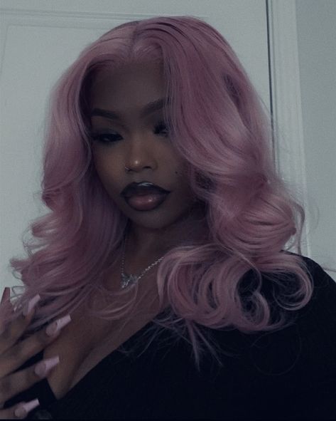 Pink Hair Black Tips, Black Baddie Hairstyles, Pink Hair Dark Skin, Chubby Face Hairstyles, Hair Styles With Curtain Bangs, Bisexual Hairstyles, Vampire Hairstyles, Pink Haired Girl, Pretty Dark Skin