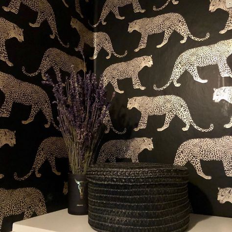 #kwantuminhuis @maisonmolenaar Skin Background, Charcoal Colour, Charcoal Wallpaper, Leopard Skin, Wallpaper Design, Drawing Skills, Leopards, Wallpaper Paste, Charcoal Color