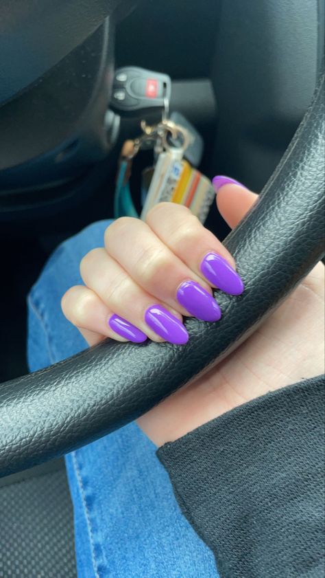 Acrylic Nails Solid Color Simple Long, Summer Almond Nails Purple, Vibrant Purple Nails, Solid Spring Color Nails, Bright Purple Nail Ideas, Purple Nails Solid, Purple Nails Plain, Summer Acrylic Nails Purple, Almond Solid Color Nails