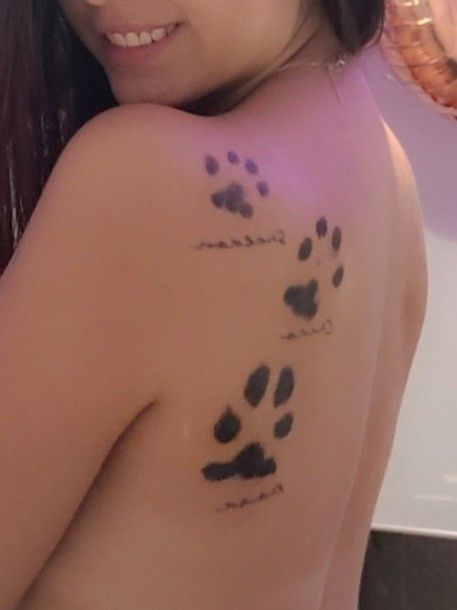 Paw Tattoo With Initial, Dog Paw And Name Tattoo, Paw Prints Tatoos Ideas, Cute Paw Print Tattoos, Tattoos Paw Print, Paw Print Tattoo Ideas, Tatoo Dog, Animal Tattoos For Women, Name Tattoos For Moms