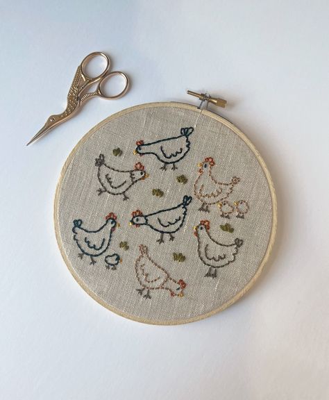 Spring Chickens hand embroidered hoop Non Traditional Embroidery, Farmhouse Embroidery Designs, Spring House Decor, Chicken Embroidery, Spring House, Embroidered Hoop, Embroidery Stitches Tutorial, Background Fabric, Thread Colors