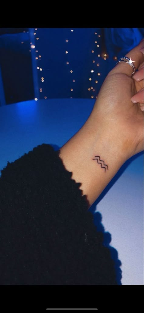 Aquarius Sign Tattoo Symbols, Aquarian Tattoo, Aquarius Aesthetic Tattoo, Aquarius Sign Tattoo, Finger Tattoos Matching, Cool Stick And Poke Tattoos, Witchy Finger Tattoos, Tattoos Witchy, Tattoo Aquarius