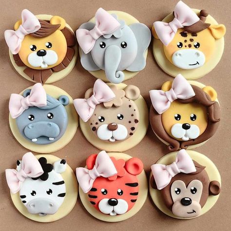 Safari Cupcakes, Cake Decorating Courses, Safari Cakes, Fondant Cupcake Toppers, Baby Shower Deco, Animal Cupcakes, Fondant Animals, Fondant Cake Toppers, Cake Fondant