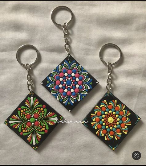 Mandala Keychain, Art Keychain, Diy Magnets, Indian Wall Art, Mandala Jewelry, Mandala Doodle, Mandala Rock Art, Mandala Canvas, Mandala Art Lesson