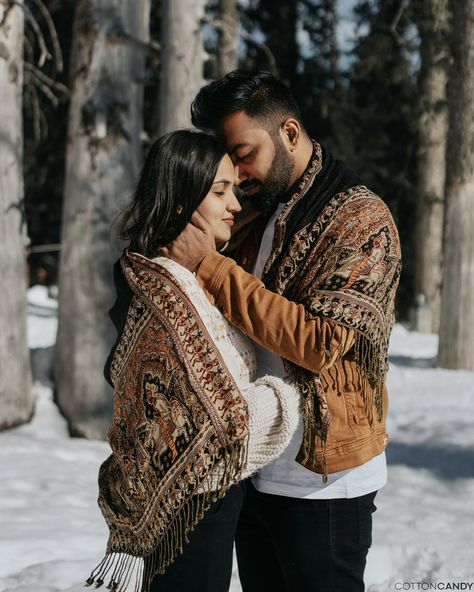 Kashmir Pre Wedding Outfits, Manali Pre Wedding Shoot, Prewedding Photography Manali, Kashmir Pre Wedding Photoshoot, Pre Wedding Photoshoot In Kashmir, Couple Photo Ideas In Kashmir, Poses For Kashmir, Snow Pre Wedding Shoot, Photography In Kashmir